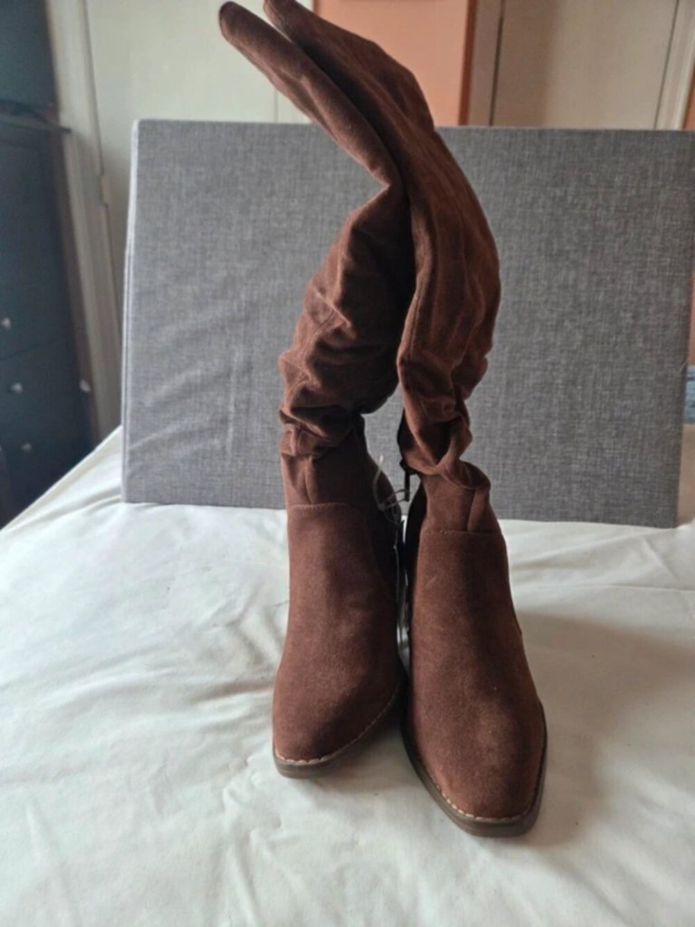Lady's 18" below knee boots